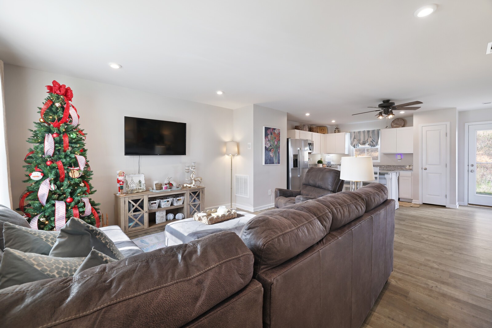 2344 Brokeshire Dr