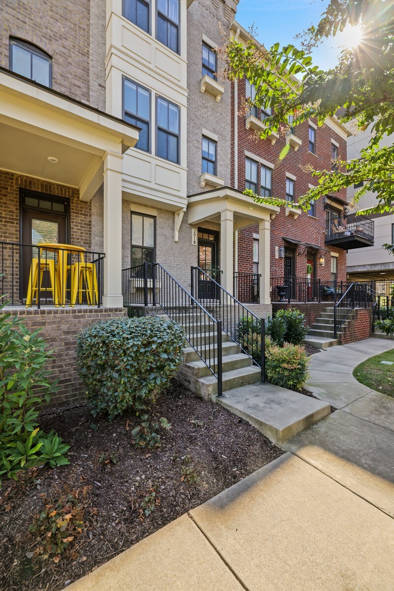 201B Burns Ave