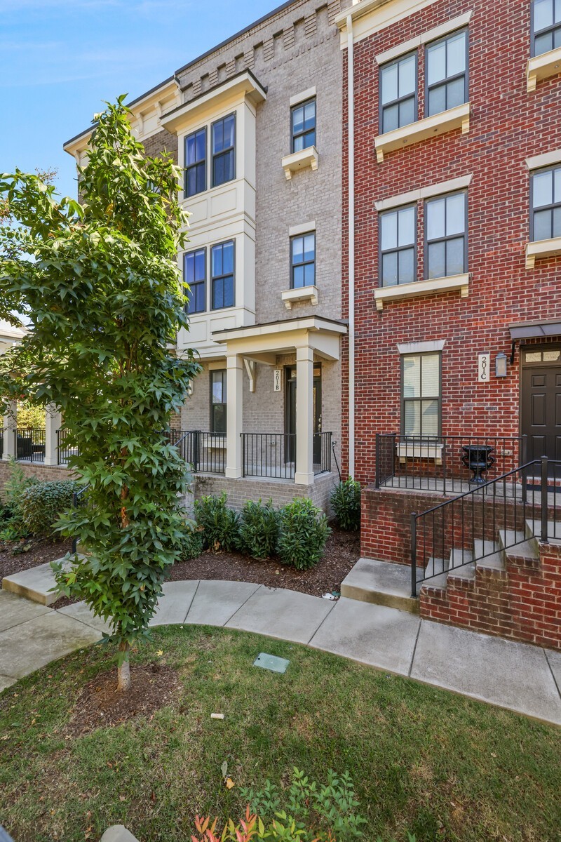 201B Burns Ave