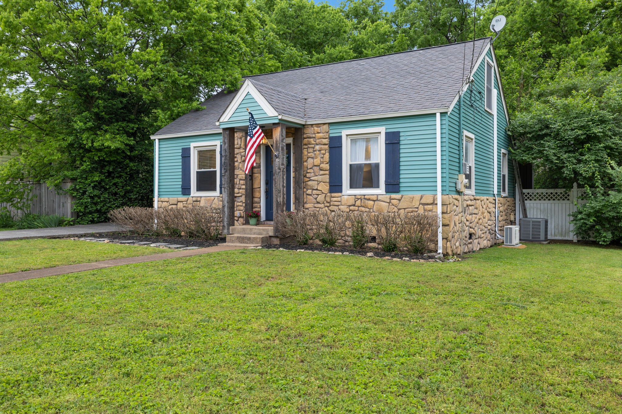 1709 Straightway Ave