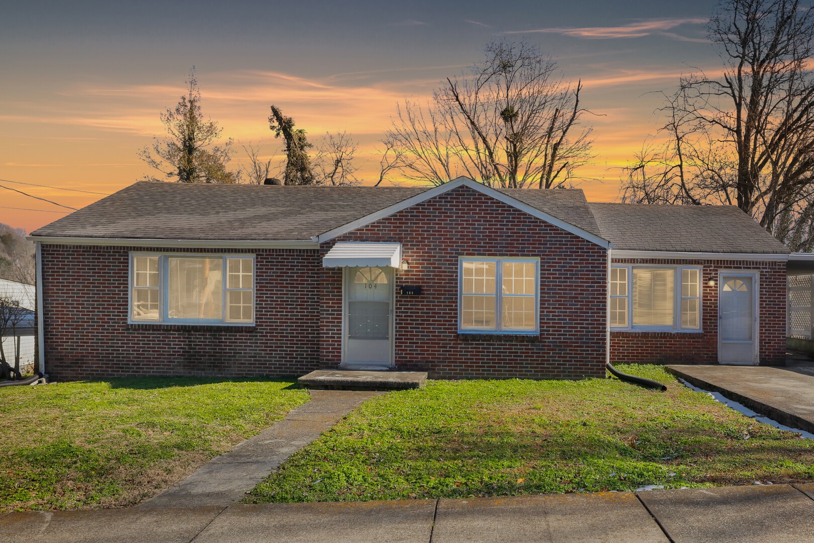 104 Davis St, N