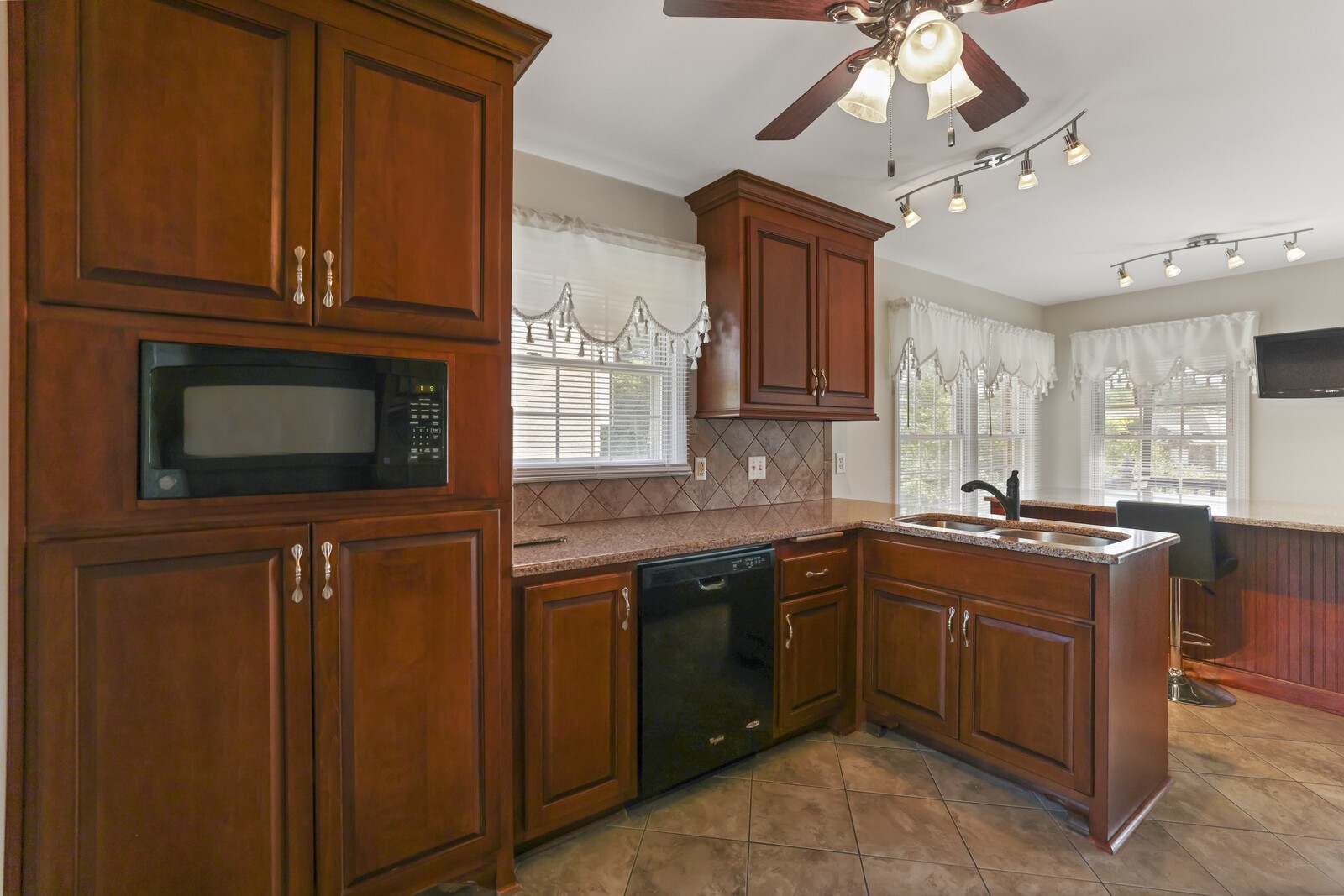 5445 Mainsail Dr