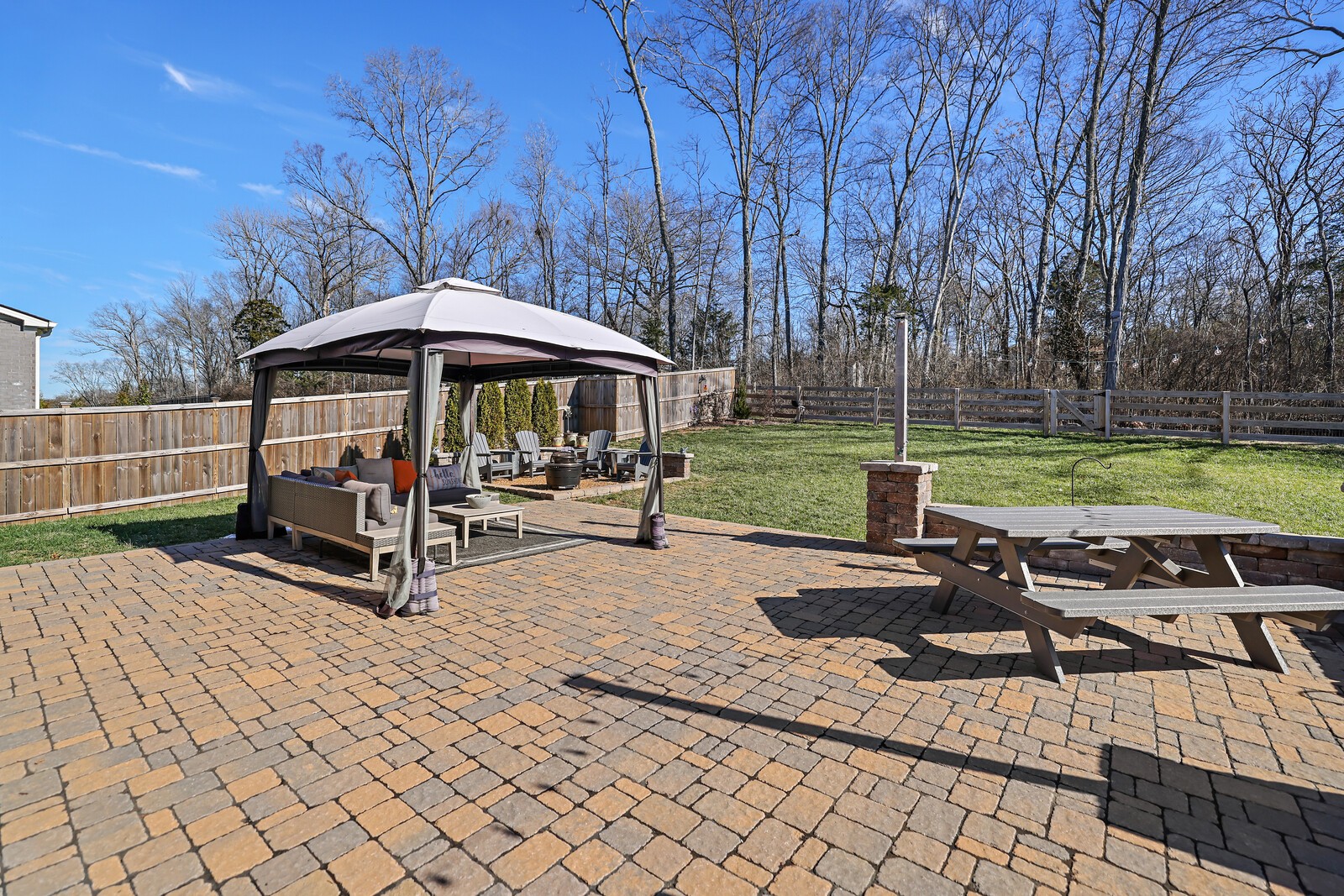 400 Yellowtail Dr