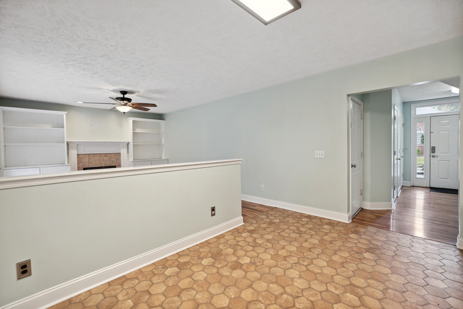 134 Walton Trce, S