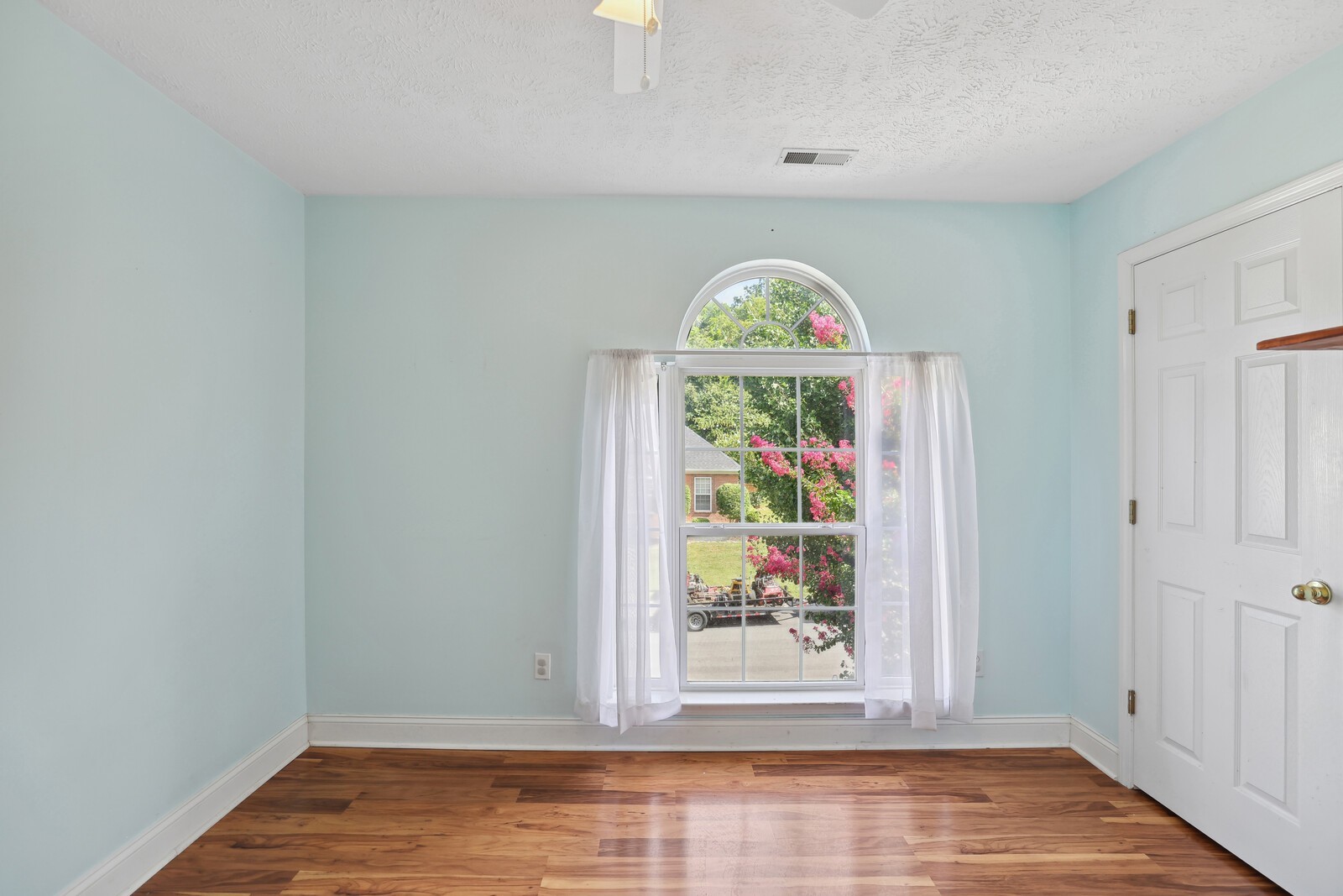 134 Walton Trce, S