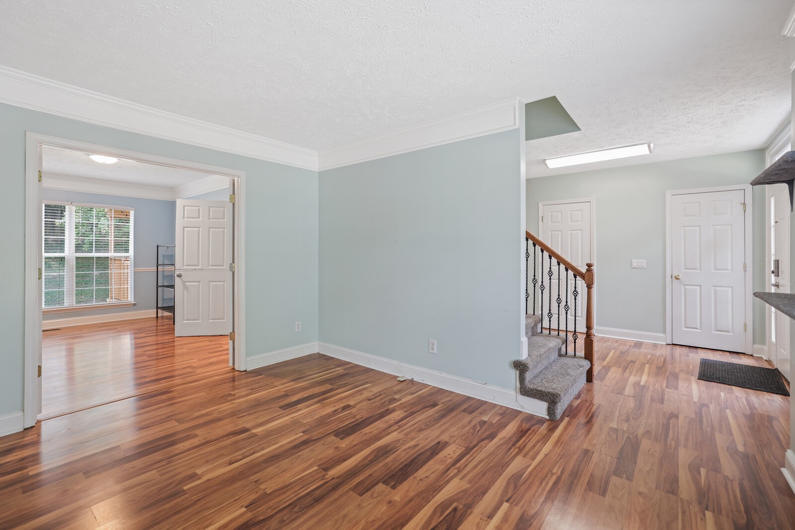 134 Walton Trce, S