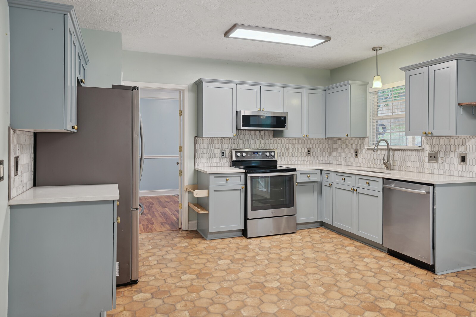 134 Walton Trce, S