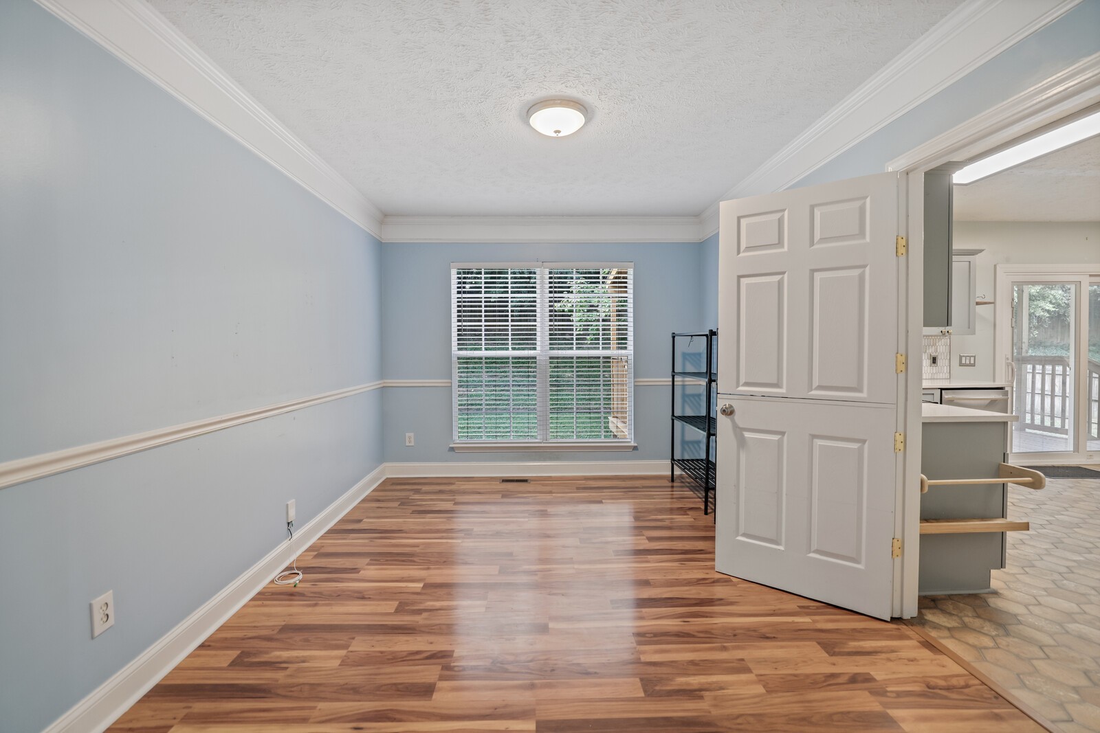 134 Walton Trce, S