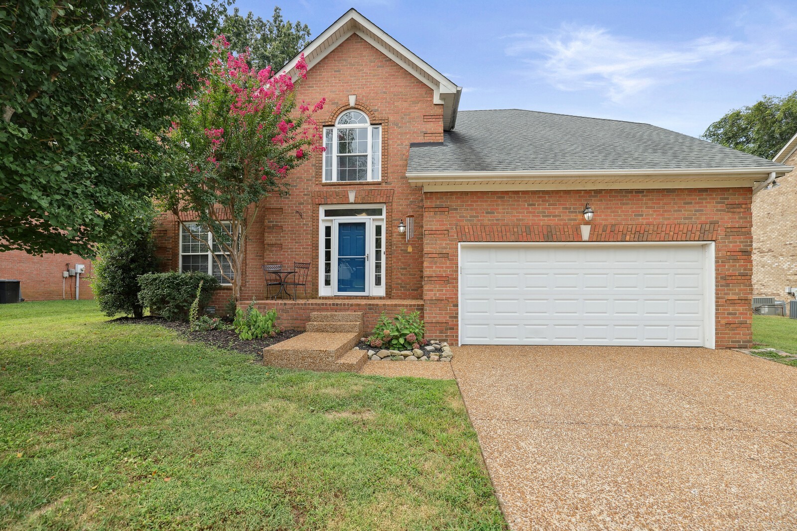 134 Walton Trce, S