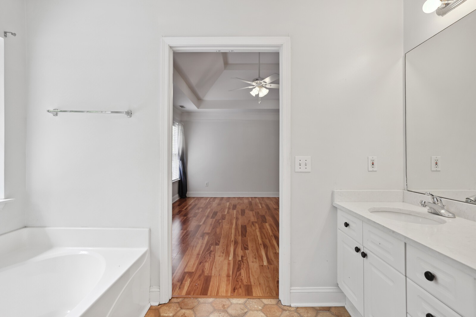 134 Walton Trce, S