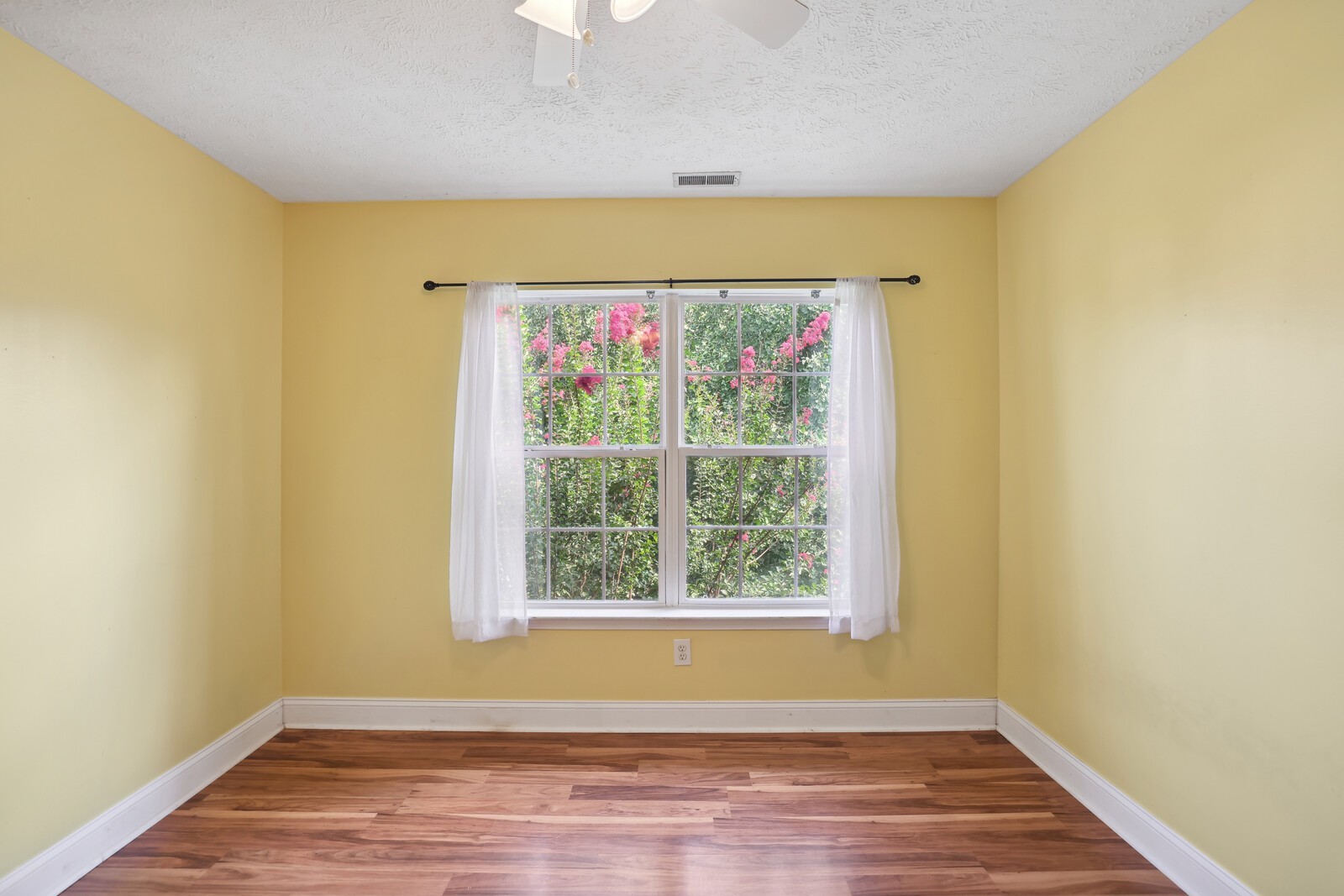 134 Walton Trce, S