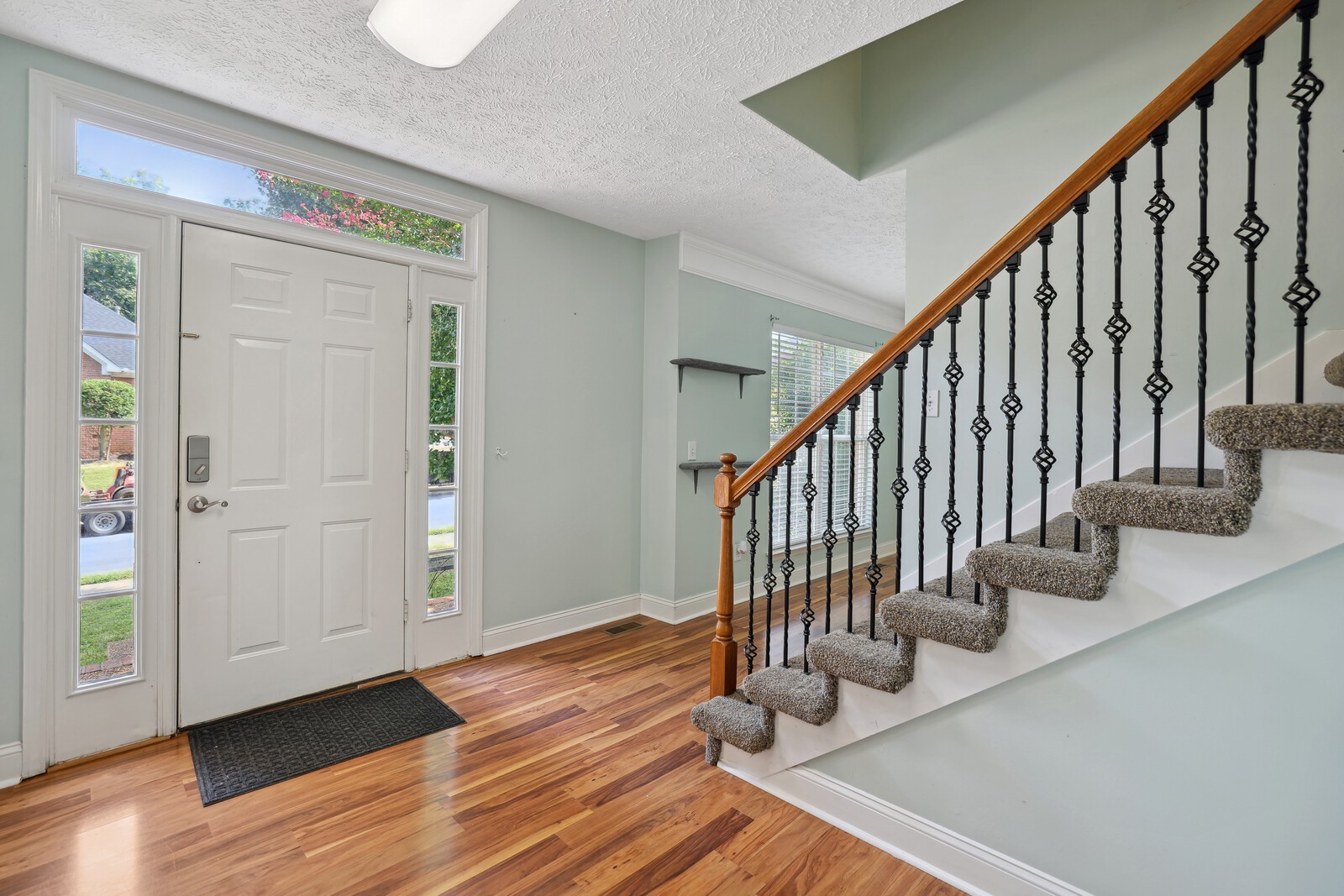 134 Walton Trce, S