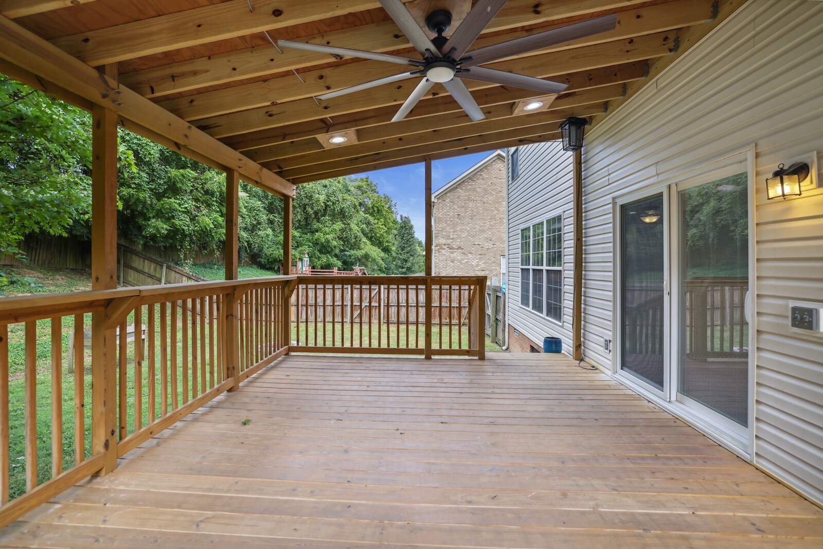 134 Walton Trce, S