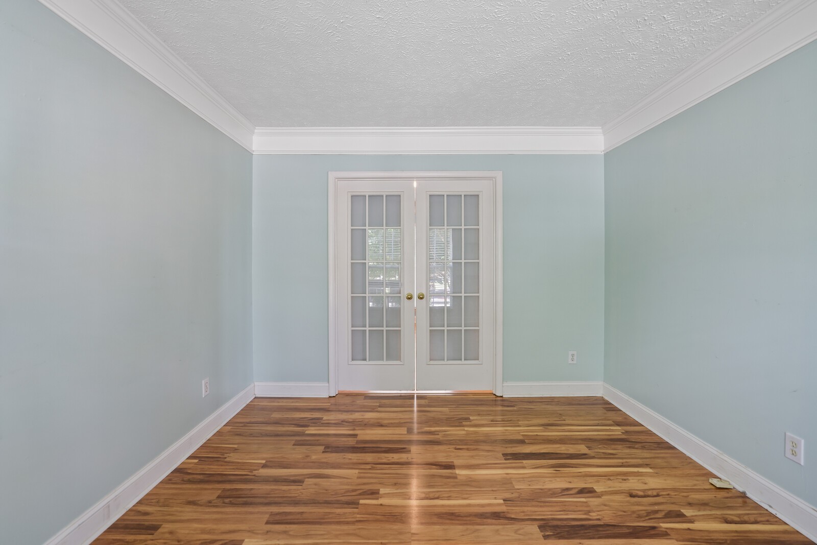 134 Walton Trce, S