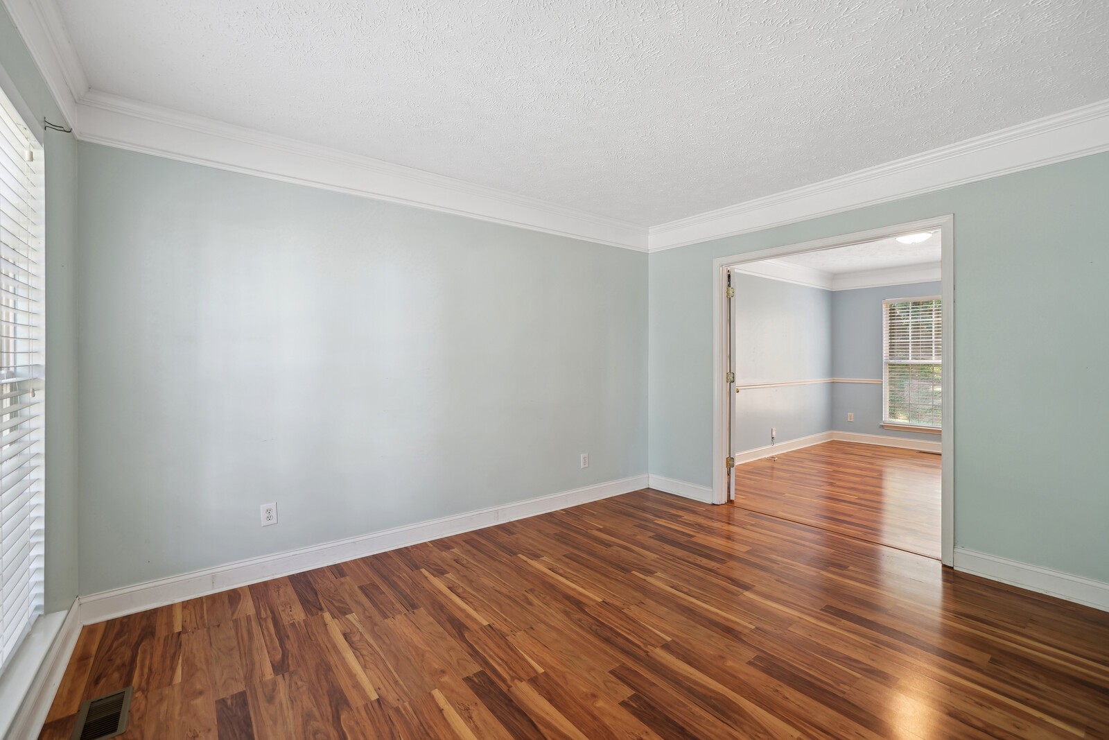 134 Walton Trce, S