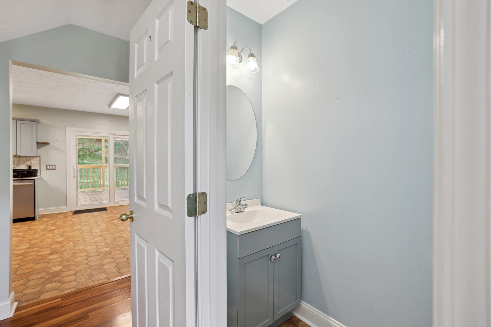 134 Walton Trce, S