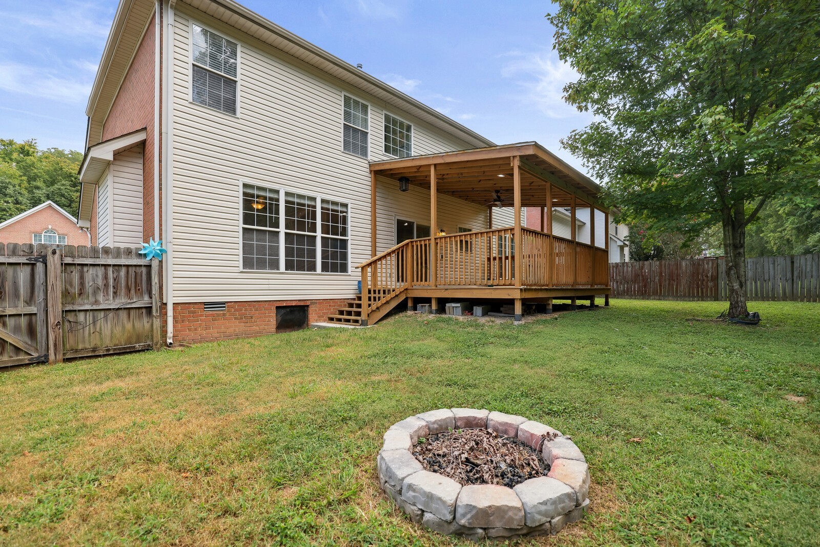 134 Walton Trce, S