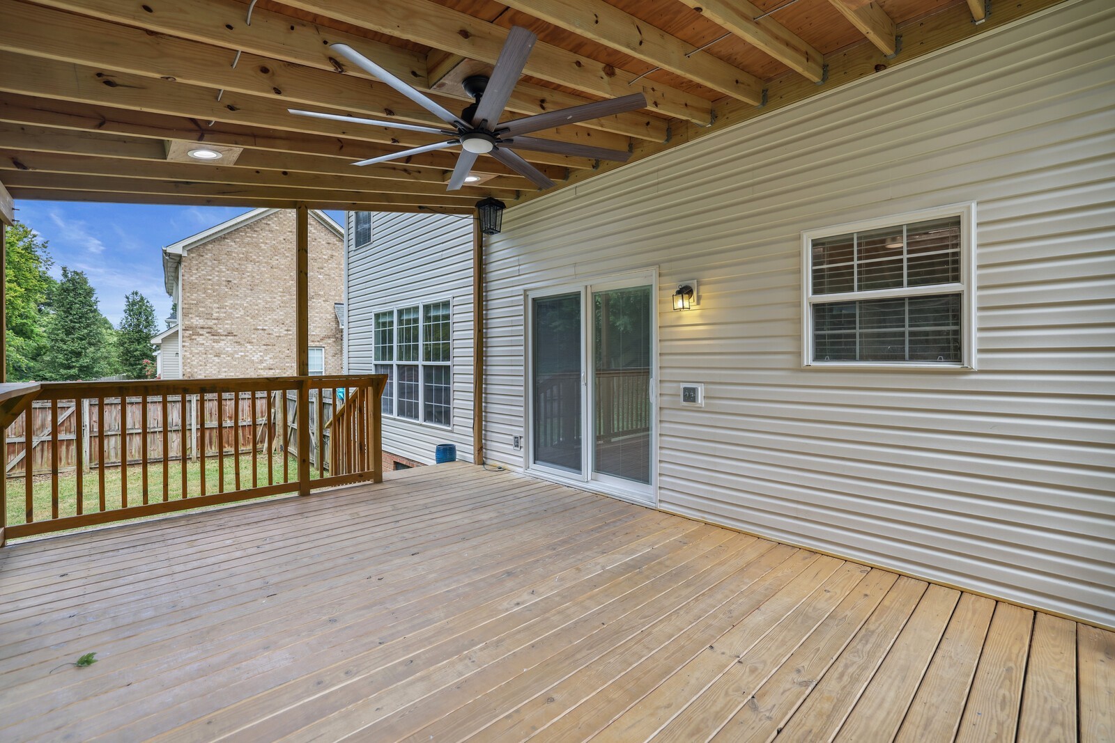 134 Walton Trce, S