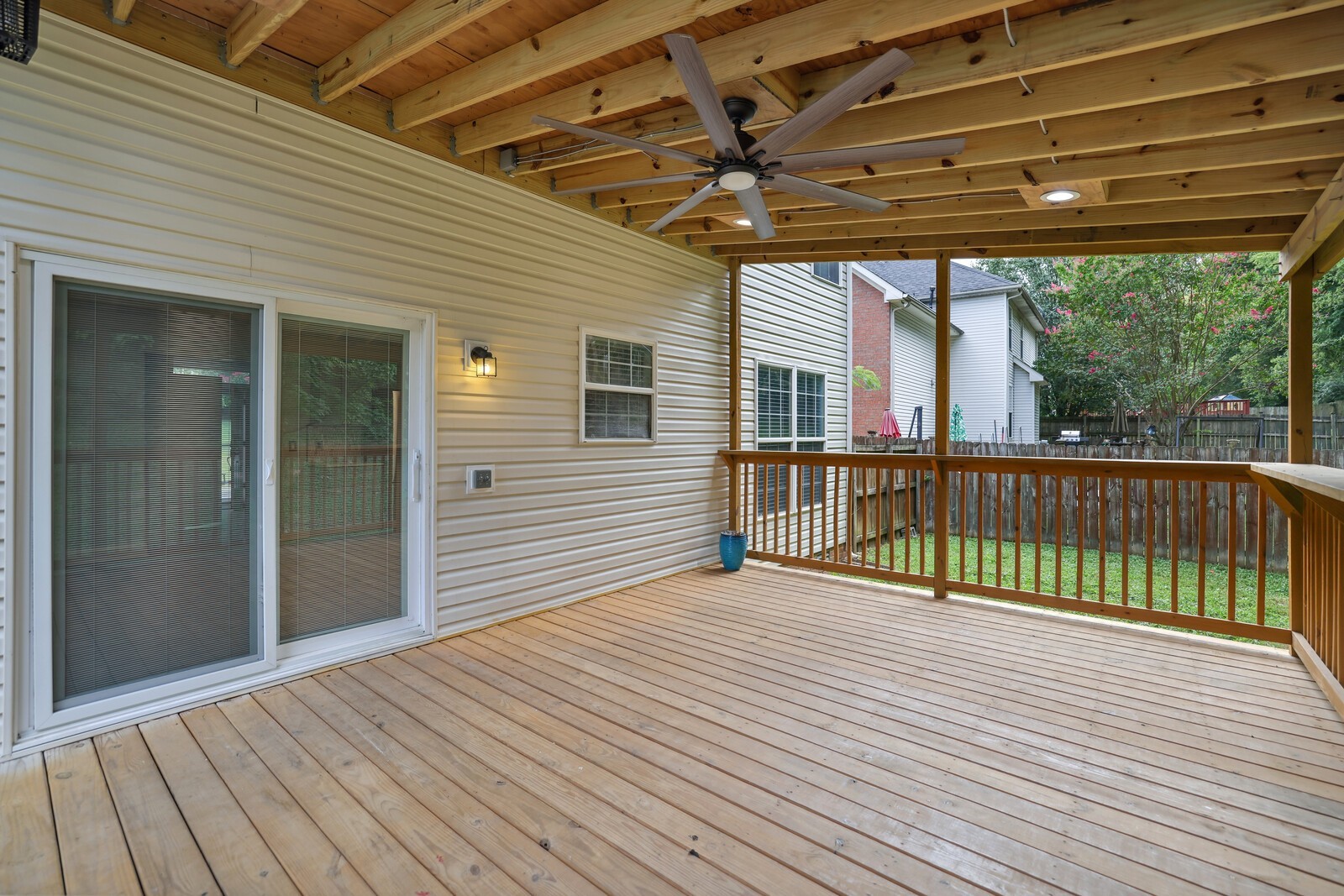 134 Walton Trce, S