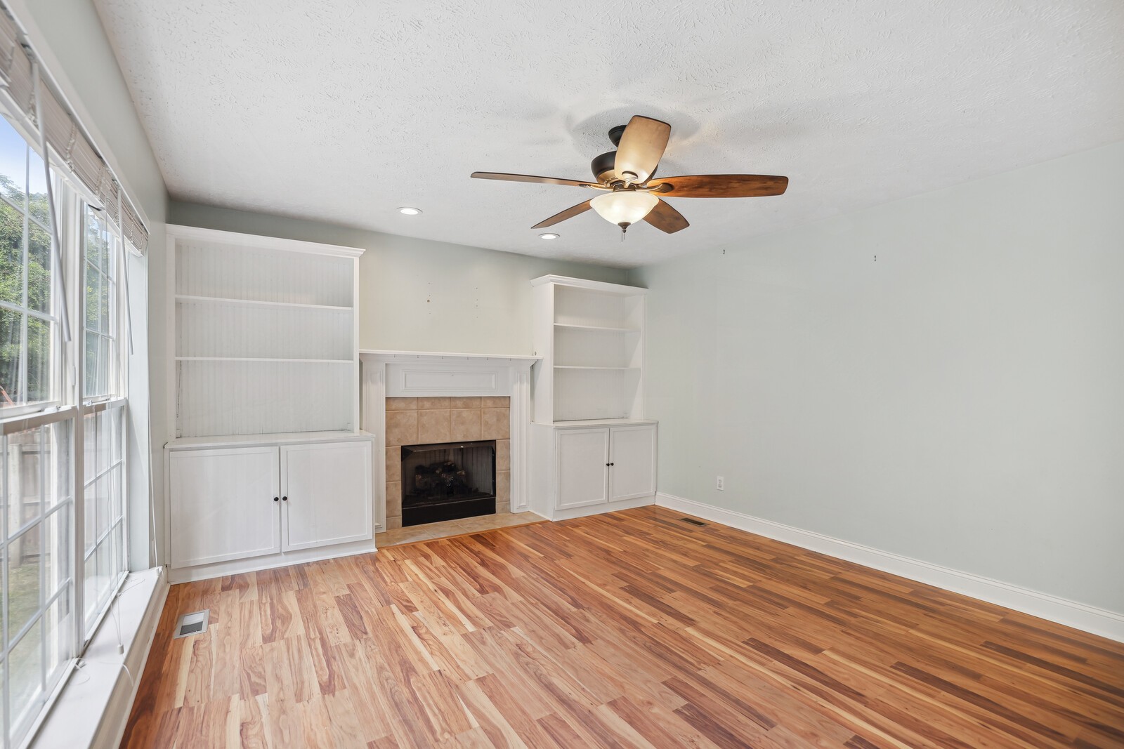 134 Walton Trce, S