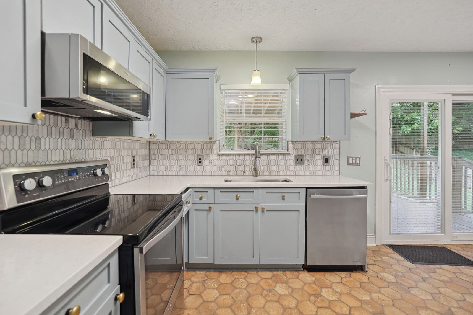 134 Walton Trce, S