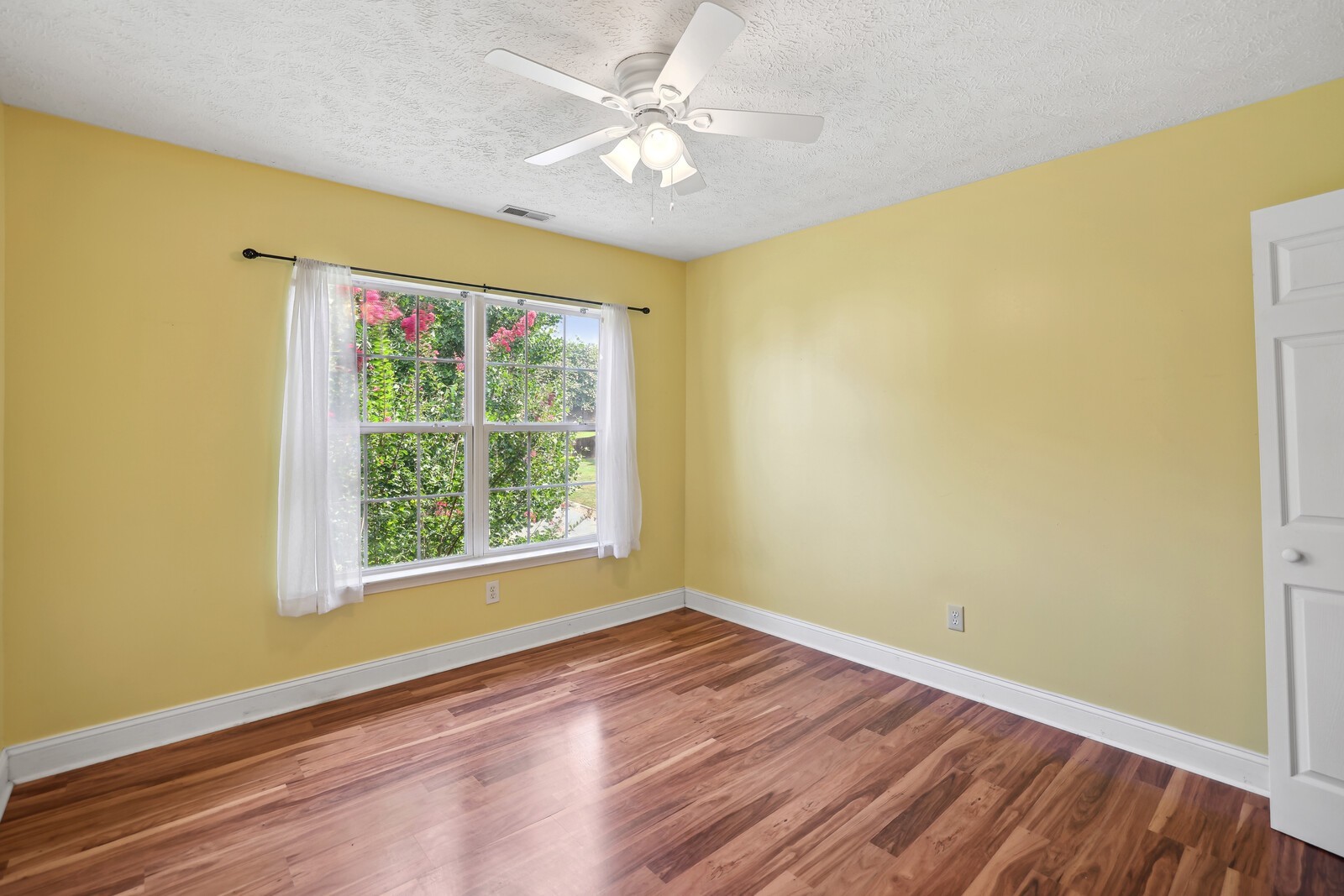 134 Walton Trce, S