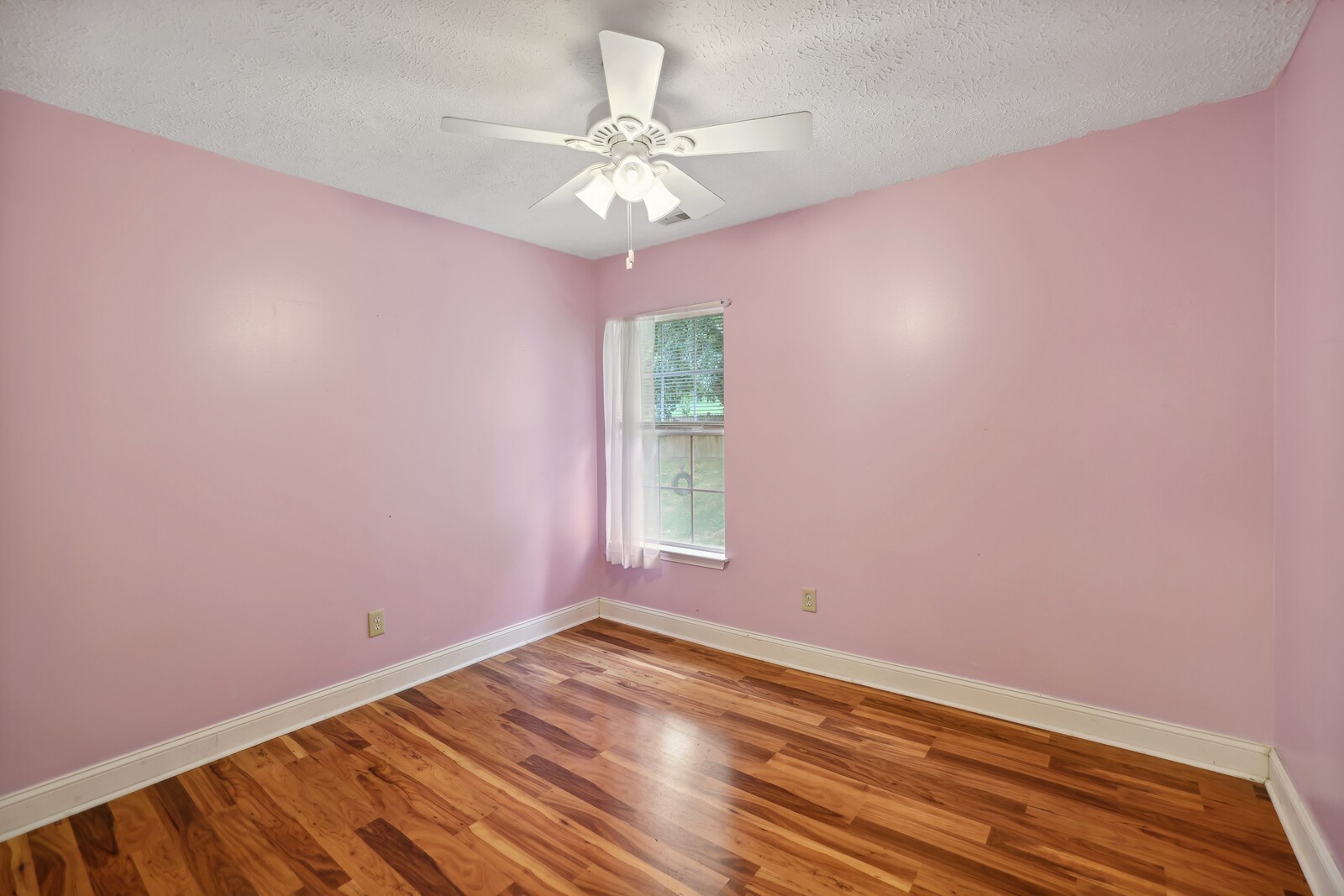134 Walton Trce, S