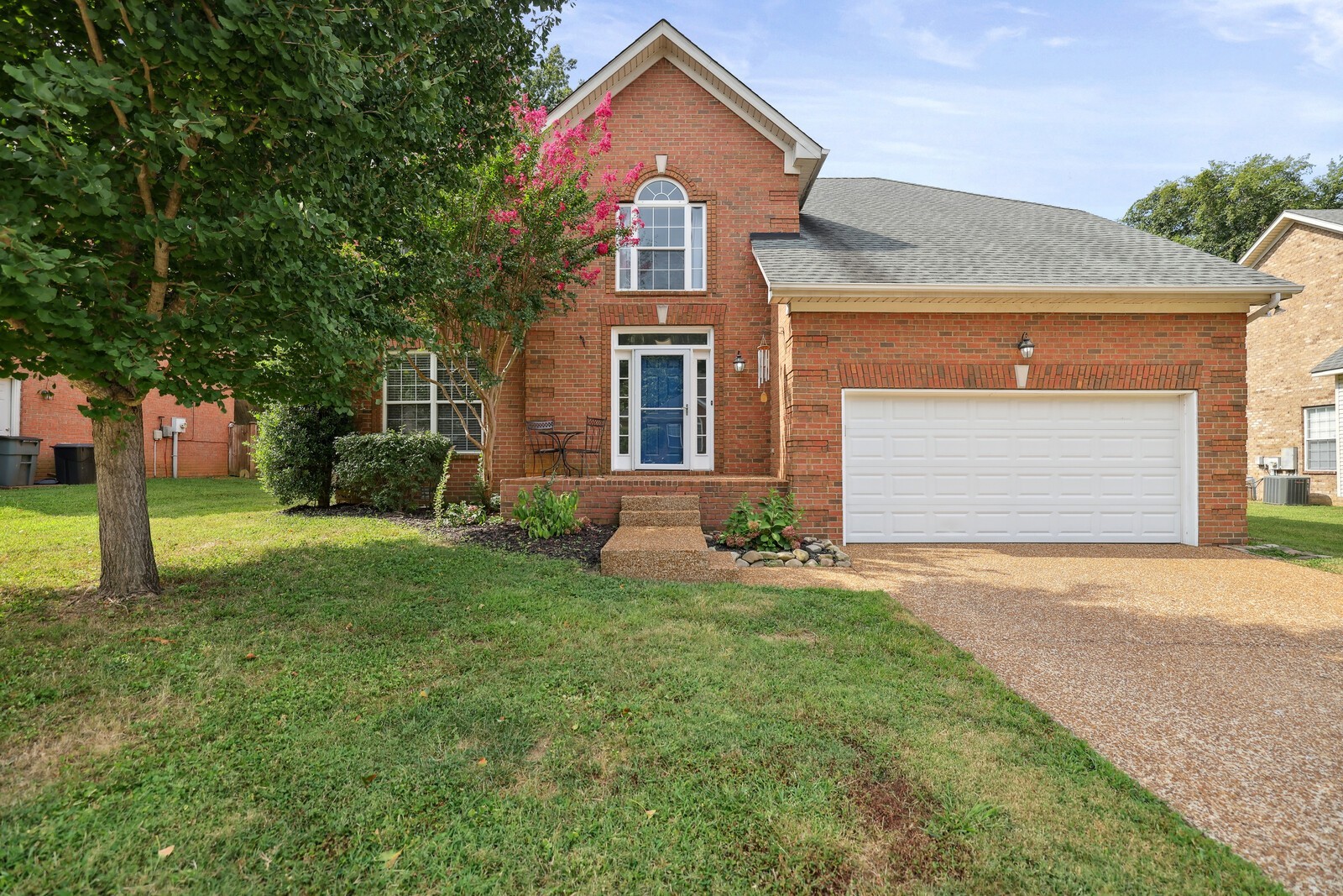 134 Walton Trce, S