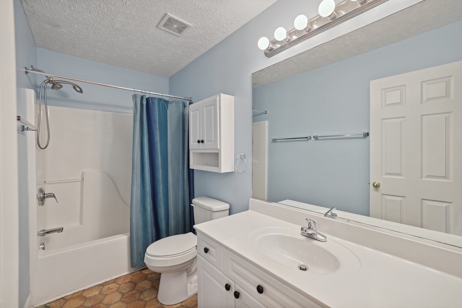 134 Walton Trce, S