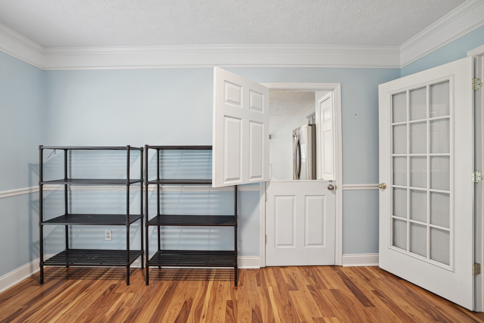 134 Walton Trce, S