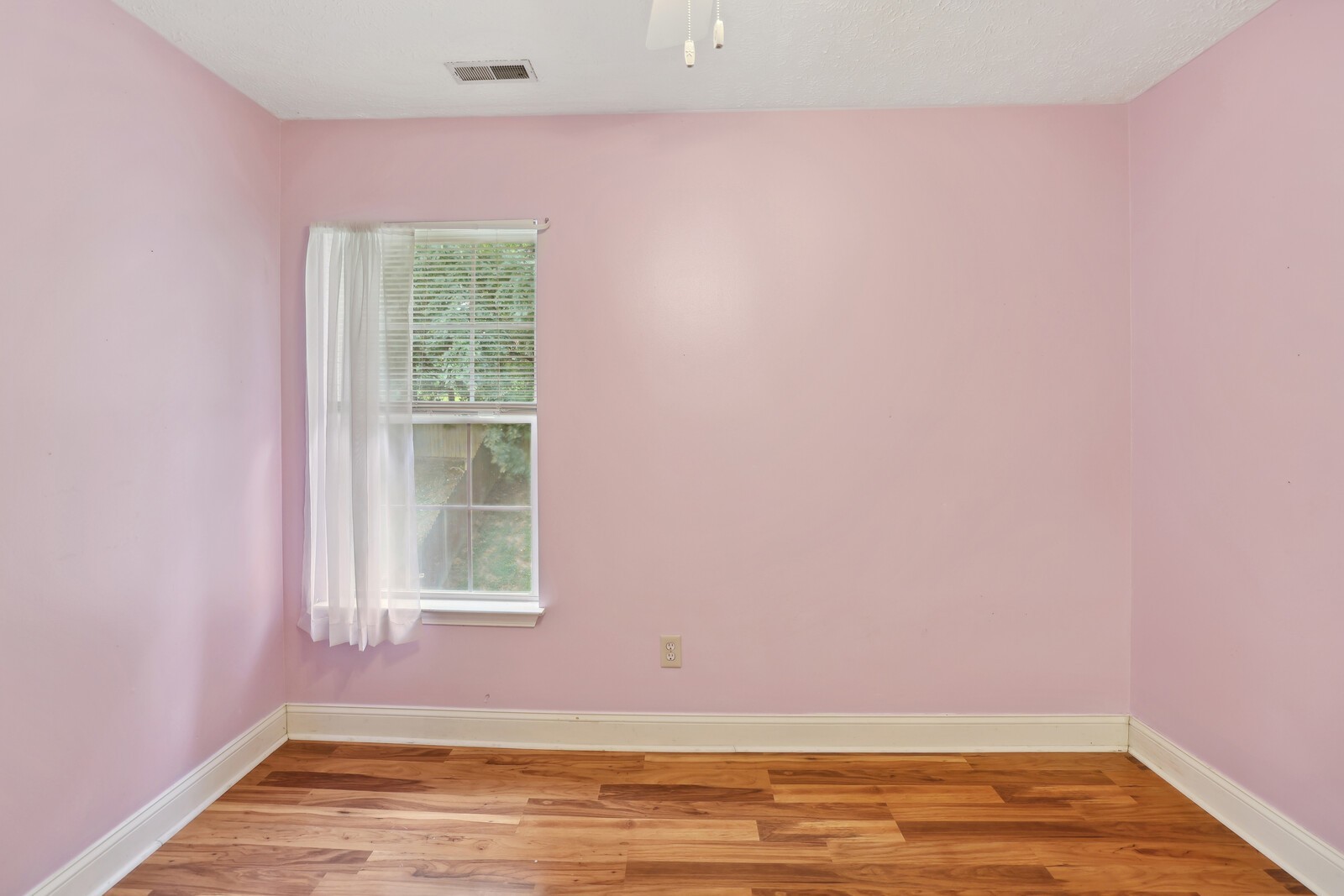 134 Walton Trce, S