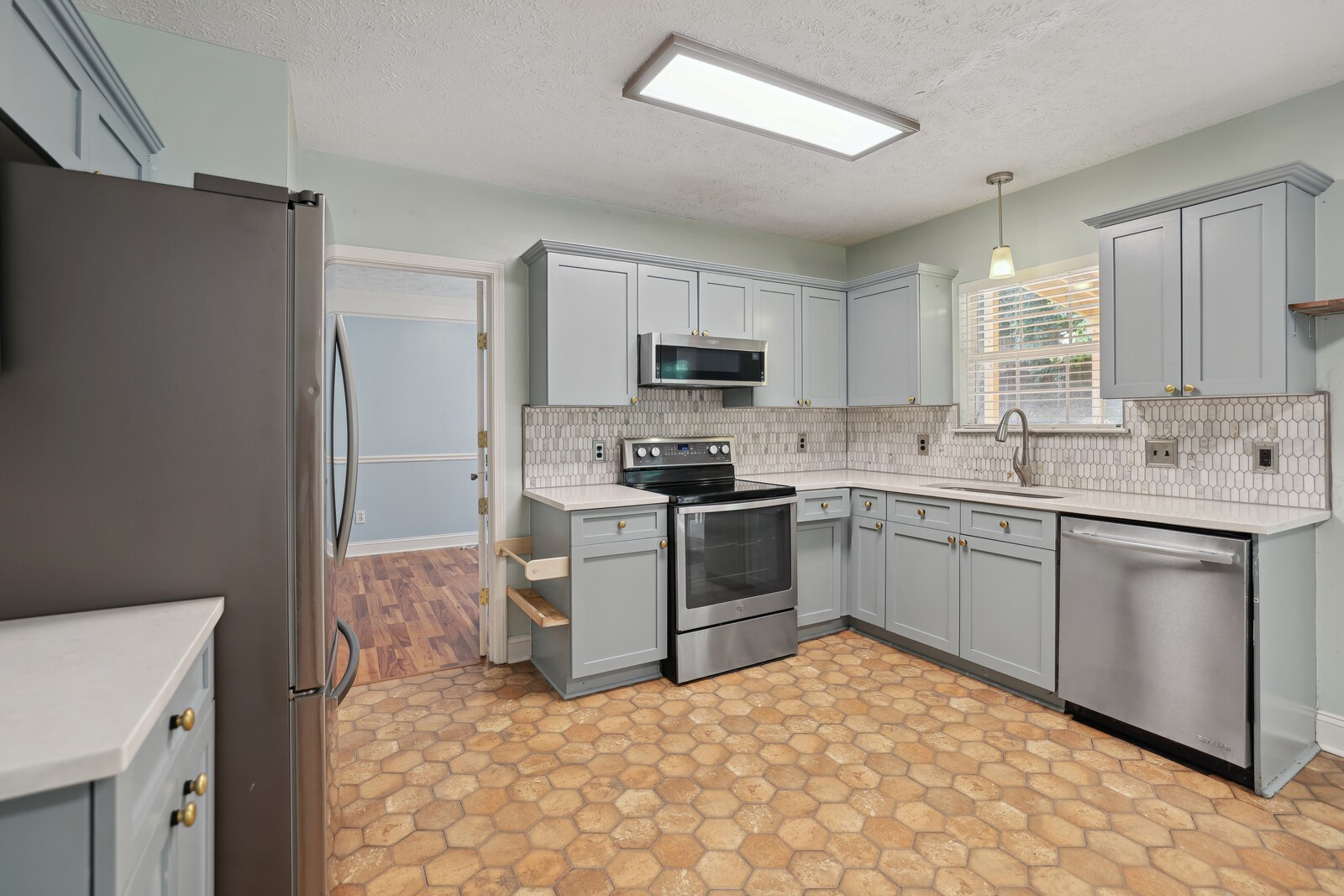 134 Walton Trce, S