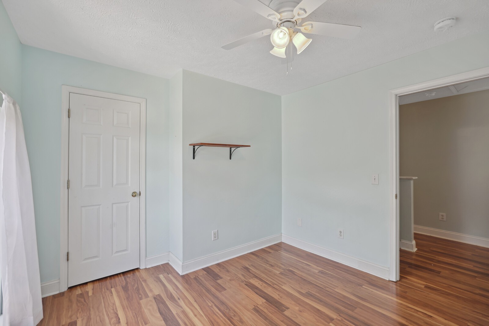 134 Walton Trce, S