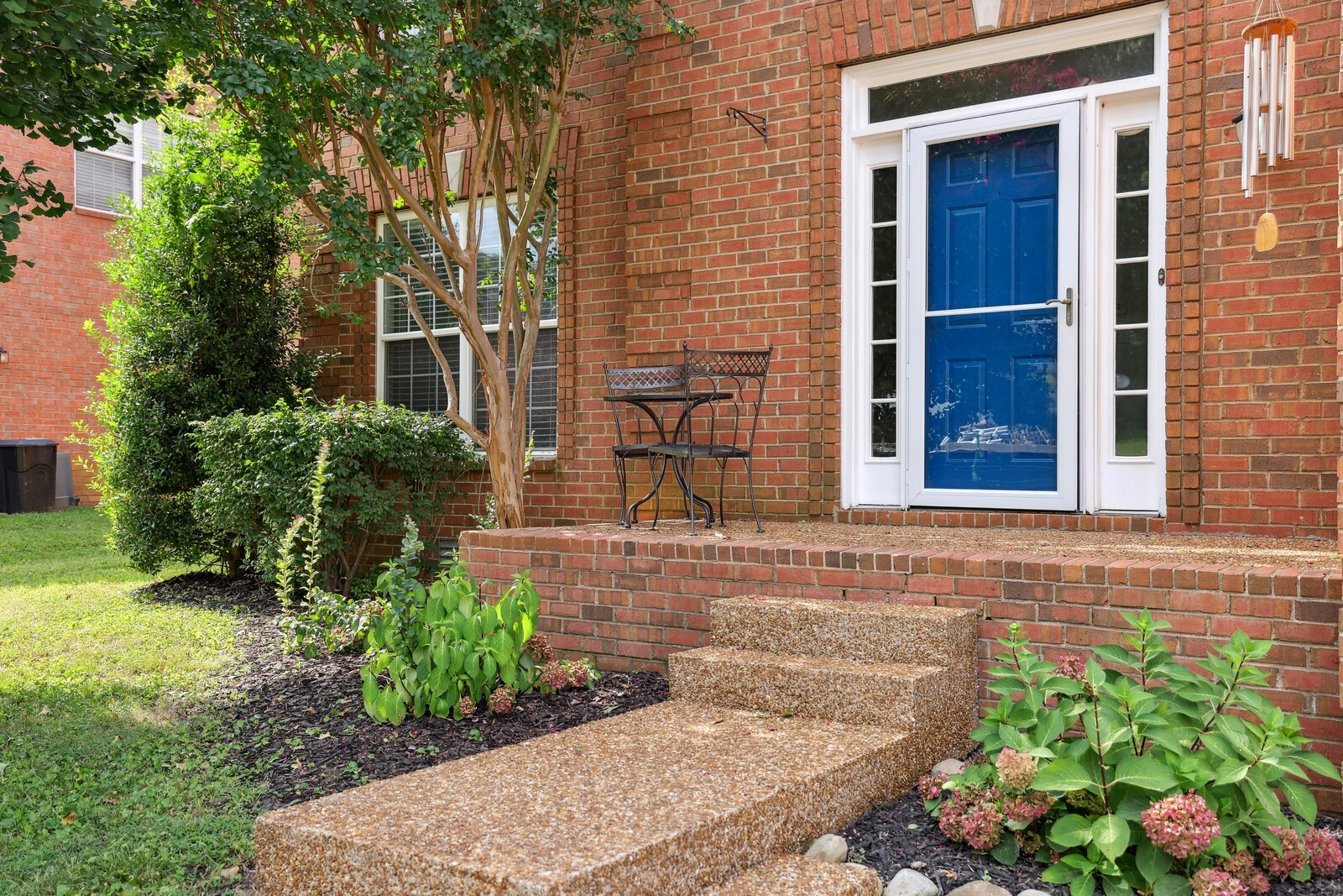 134 Walton Trce, S