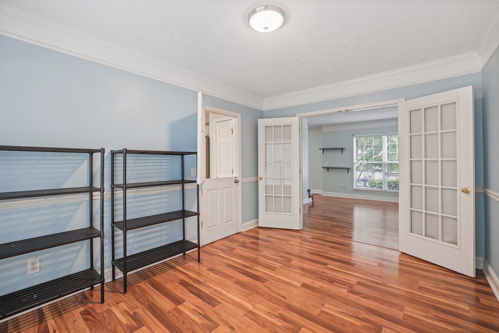 134 Walton Trce, S