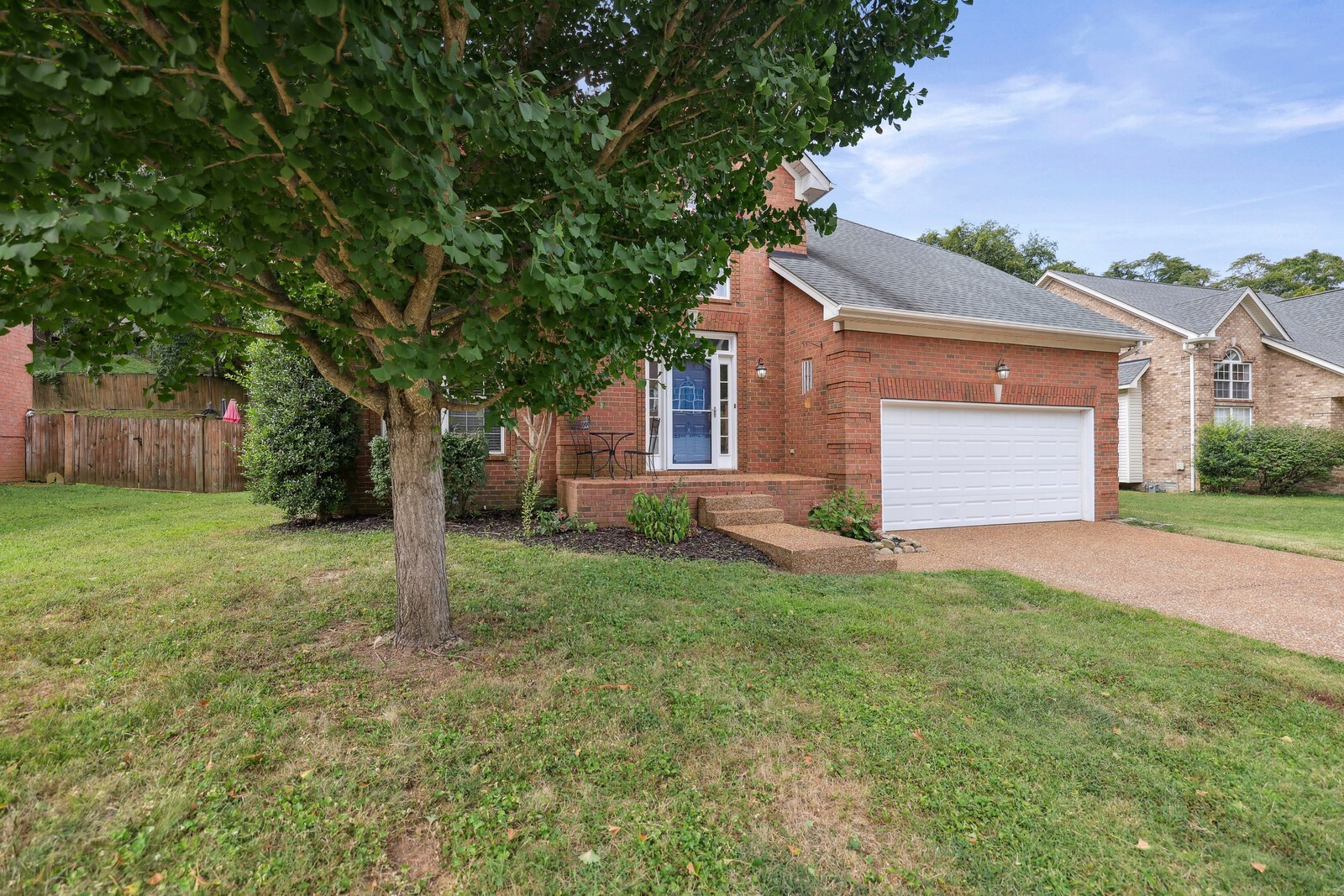 134 Walton Trce, S