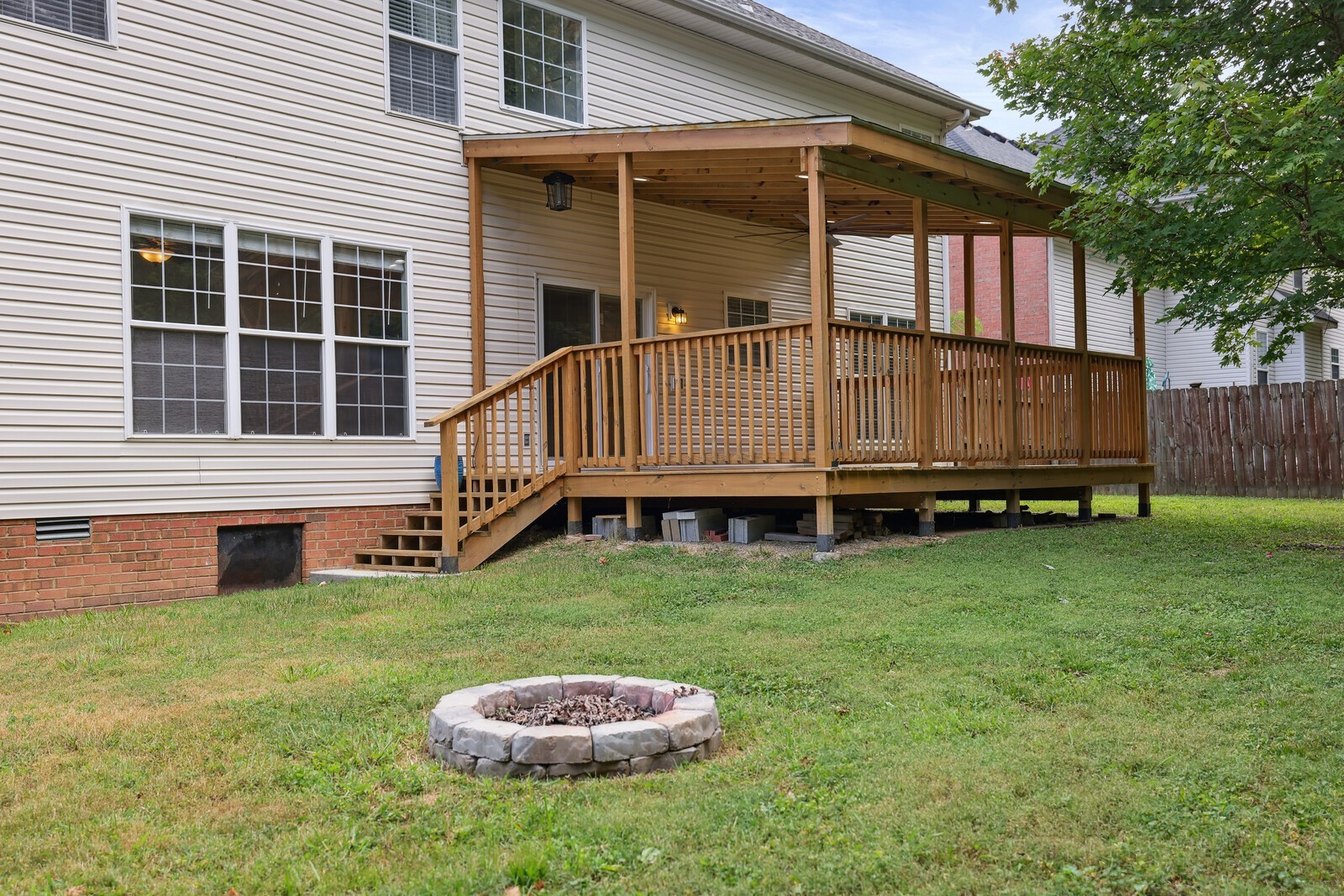 134 Walton Trce, S