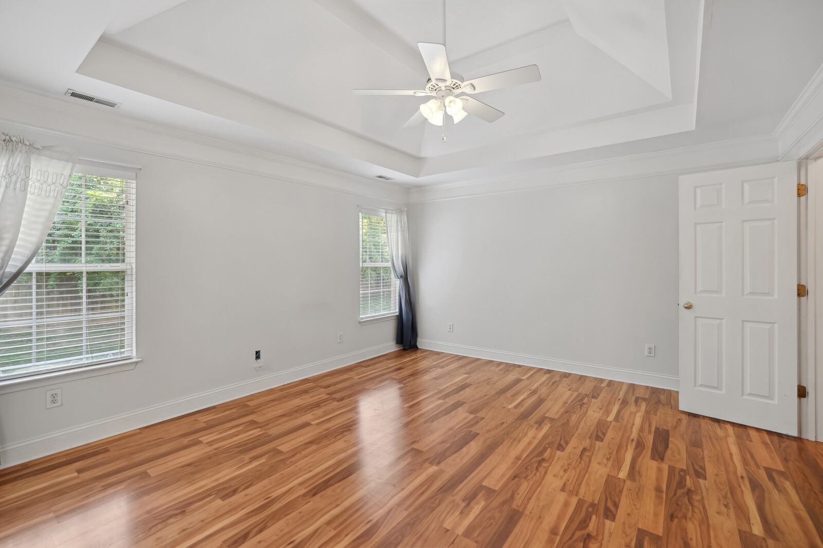 134 Walton Trce, S