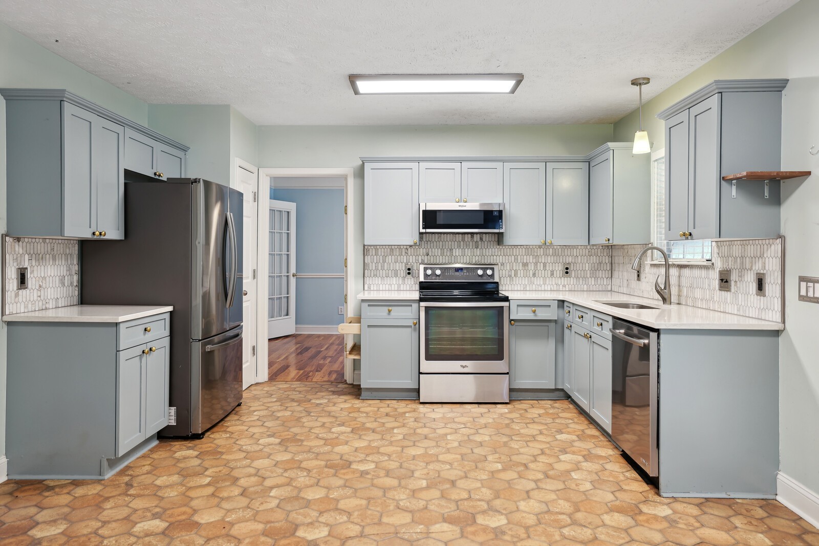 134 Walton Trce, S