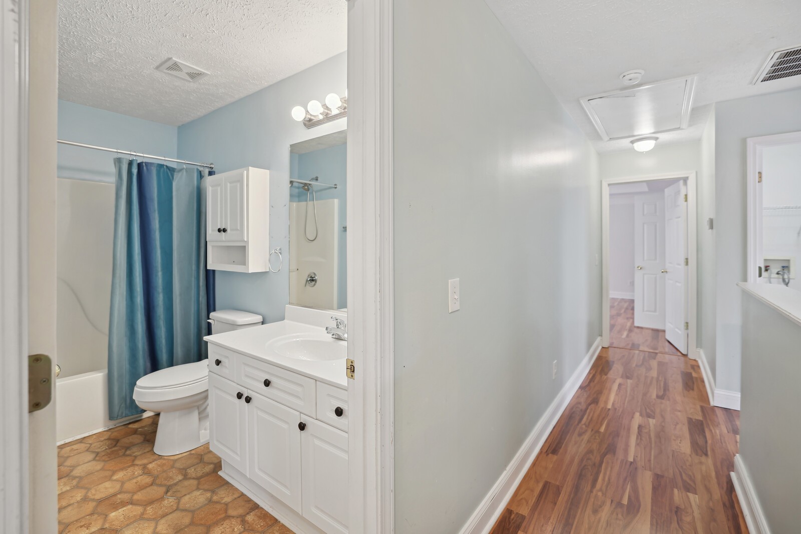134 Walton Trce, S