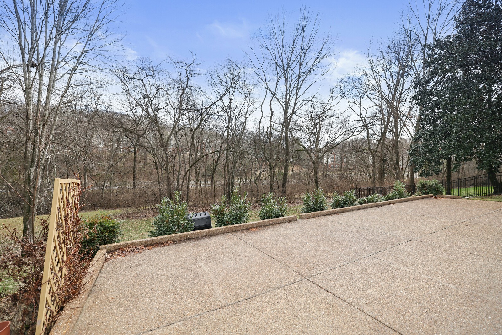 2717 N Highlands Dr