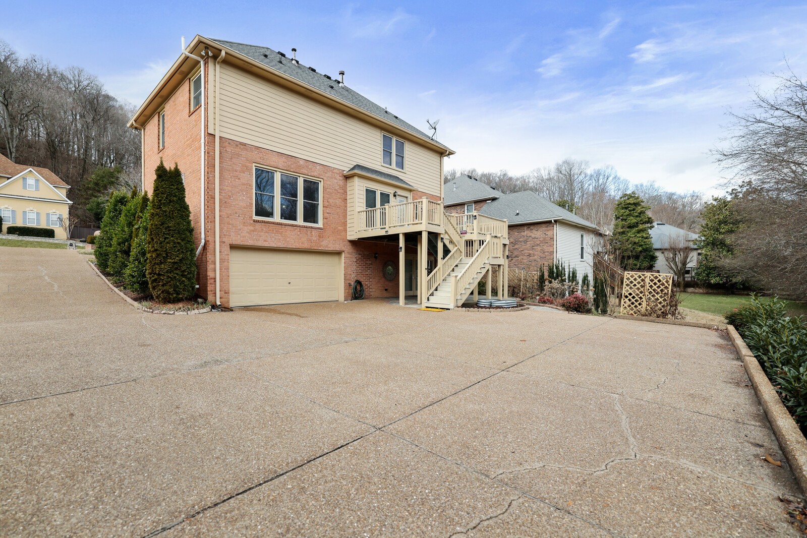 2717 N Highlands Dr