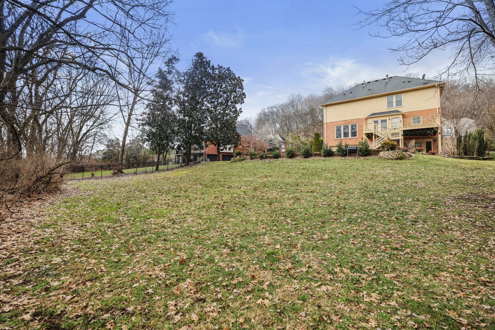 2717 N Highlands Dr
