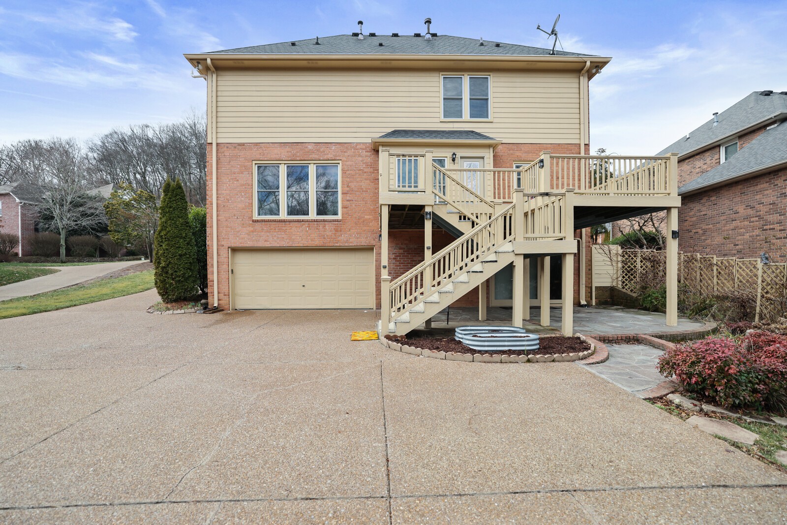 2717 N Highlands Dr