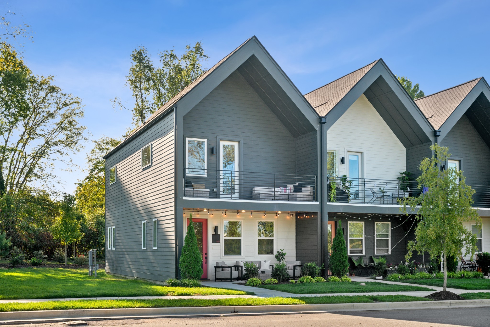 541 Markham St