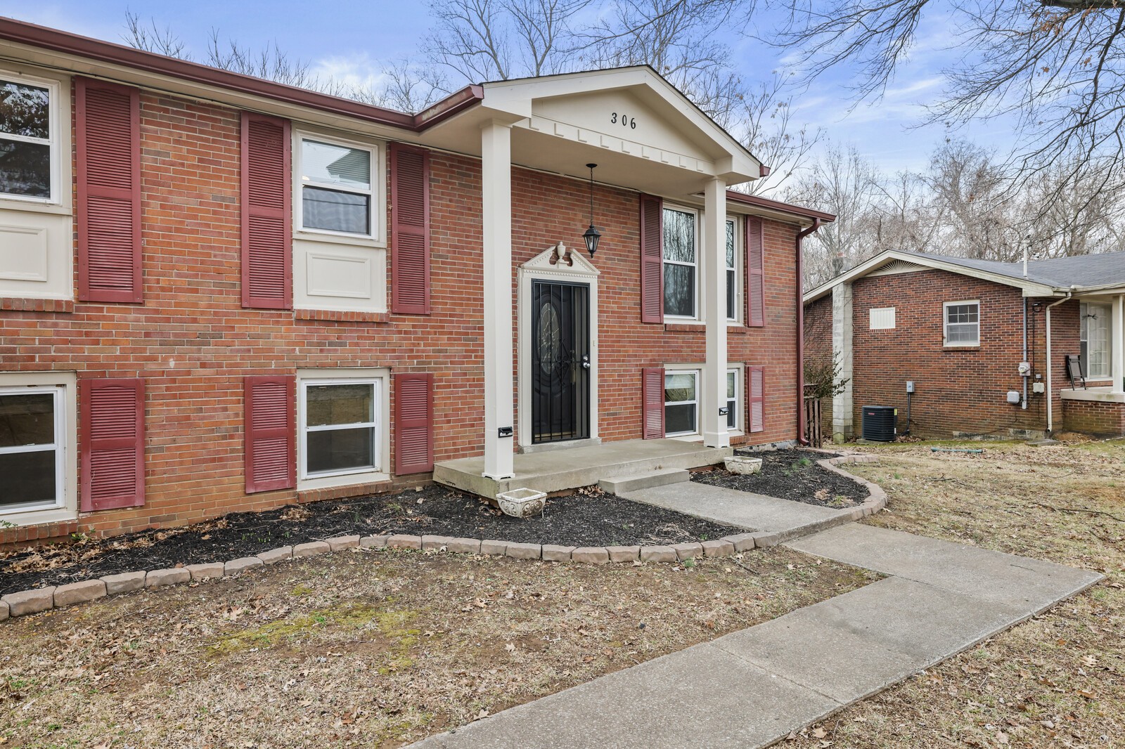 306 Crestridge Dr