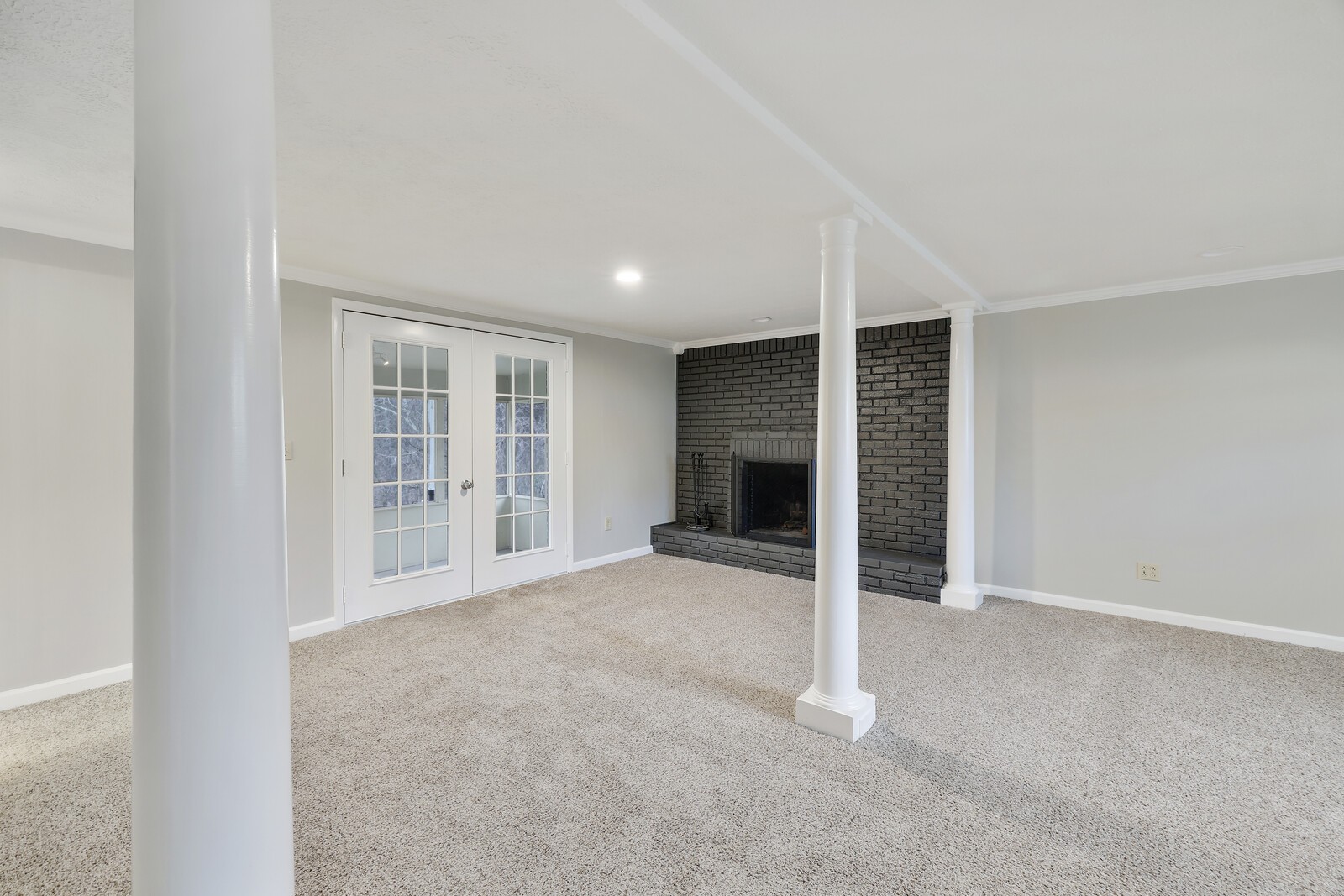 306 Crestridge Dr