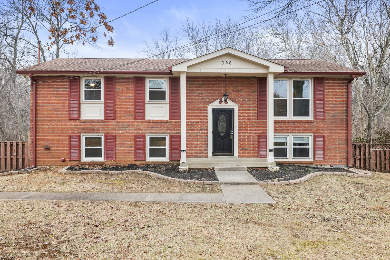 306 Crestridge Dr