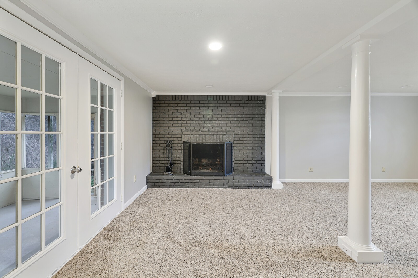 306 Crestridge Dr