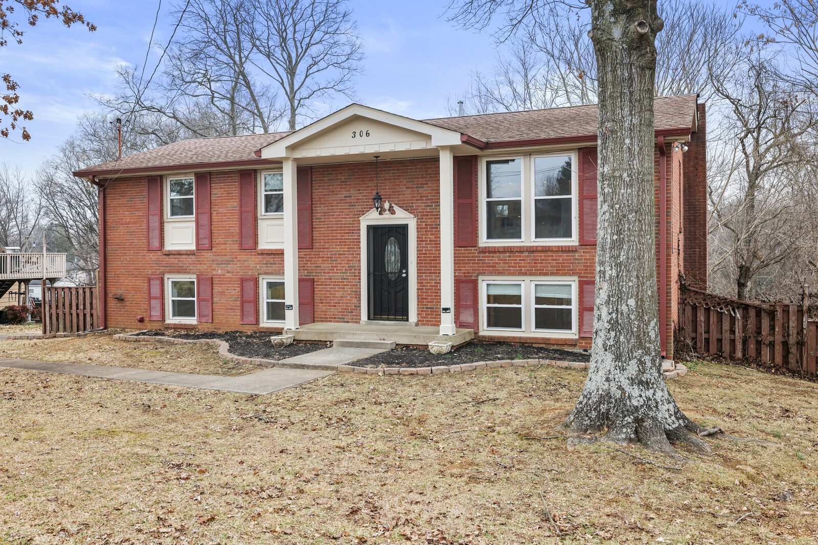306 Crestridge Dr